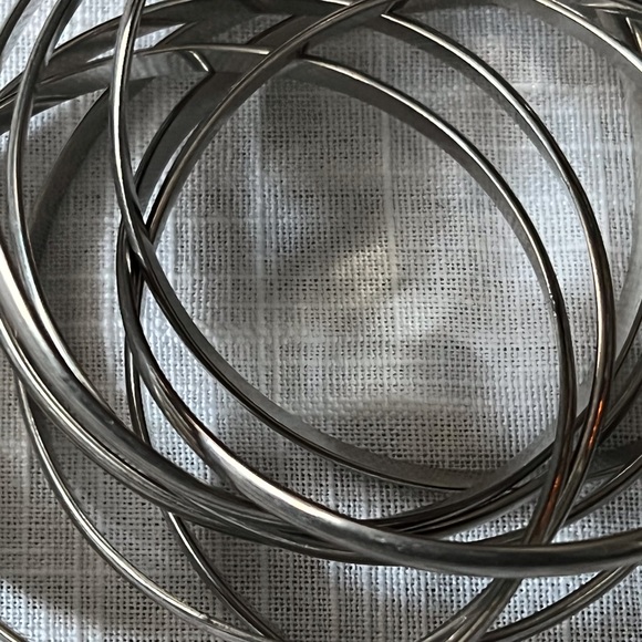 Silver toned women’s costume jewelry - Picture 3 of 5